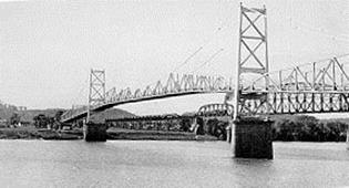 http://upload.wikimedia.org/wikipedia/commons/0/02/Silver_Bridge,_1928.jpg
