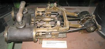 http://upload.wikimedia.org/wikipedia/commons/1/1e/Stanley_Steam_Engine,_6_horsepower.JPG