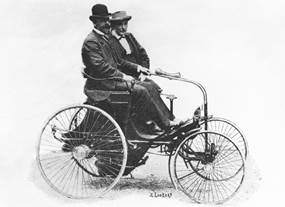http://www.barberoeditorigroup.it/wp-content/uploads/2013/02/Emile-Levassor-at-the-front-and-Ren-Panhard-in-the-first-Daimler-wire-wheel-car-1890.jpg
