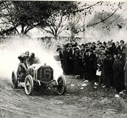 http://www.vanderbiltcupraces.com/images/sized/images/blog/1908_Race_16_Westbury_Bend-1_1-620x578.jpg